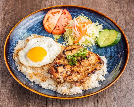 34. Grilled Chicken and Fried Egg on Broken Rice (烤鸡扒煎蛋碎米饭)